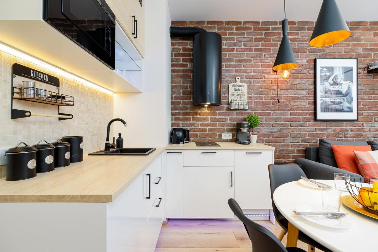Movie Jacuzzi Apartment At The Main Station By Noclegi Renters Krakow Exterior photo